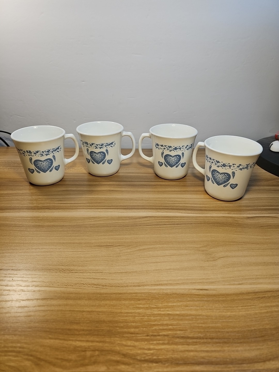 Corelle Corning Blue Hearts Coffee Mug / Cups USA Made set of 4