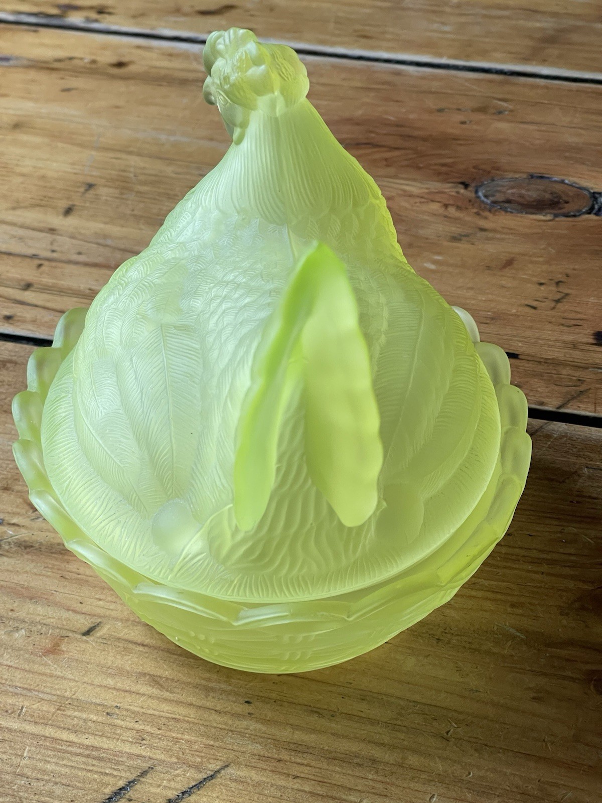 HEN ON NEST 7″ YELLOW FROSTED VASELINE URANIUM GLASS Canary BASKET WEAVE BASE
