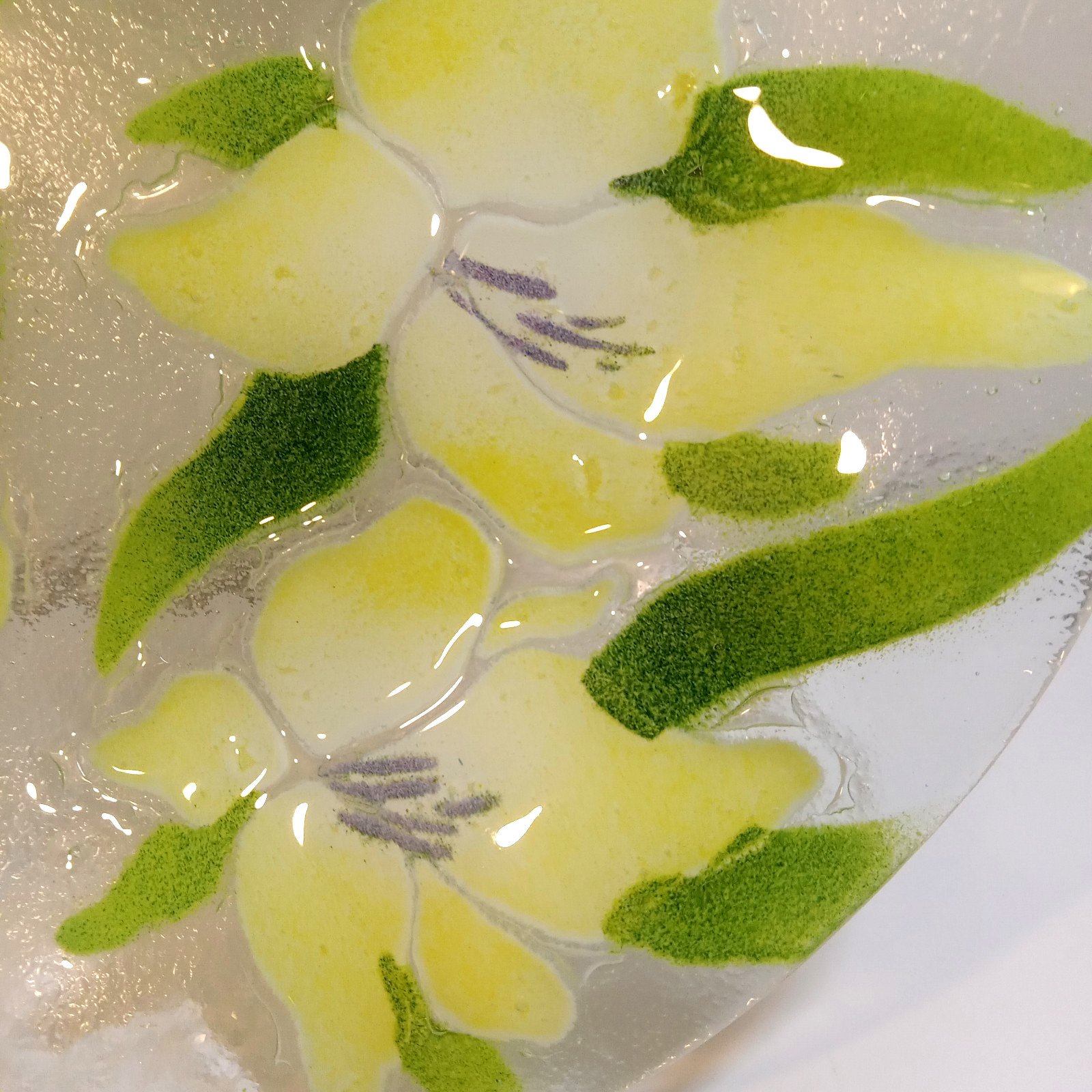Sydenstricker Floral Fused Glass Plate Round 13.5″ Clear Artisan Home Decor
