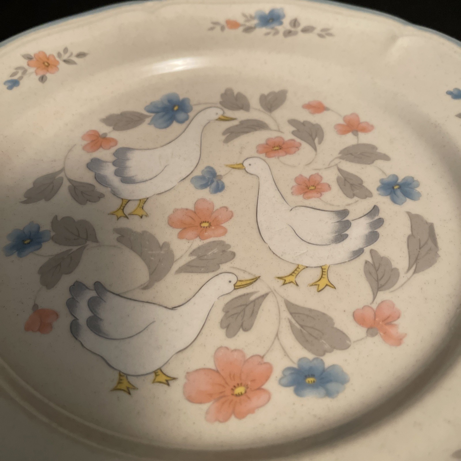 1988 COUNTRY CLASSICS ACTION COLLECTION DINNER PLATE 10 3/4 IN. PREOWNED