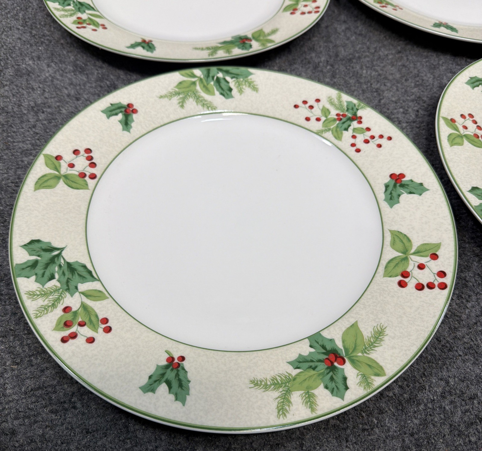 Lillian Vernon Holly & Berries Green LV17 12 pcs Dinner & Salad Plates & Bowls