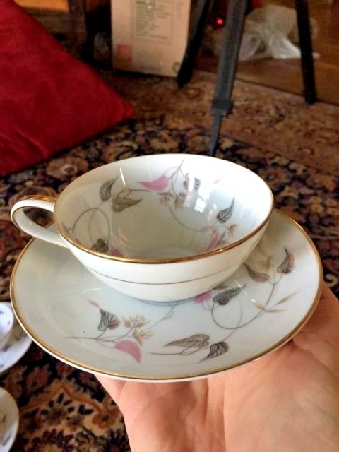 Nice! Arden by Noritake China 5603 – 2 Cups and Saucer With Creamer