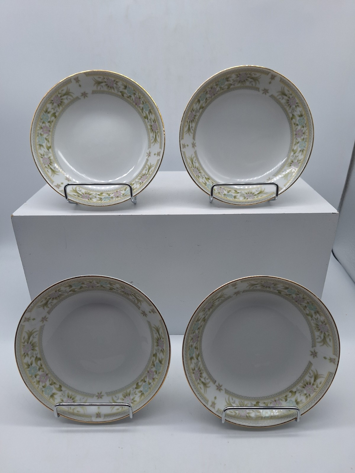 4 Empress China Dessert Bowls Arcadia 1015 Japan 5 1/2 inches White Flowers