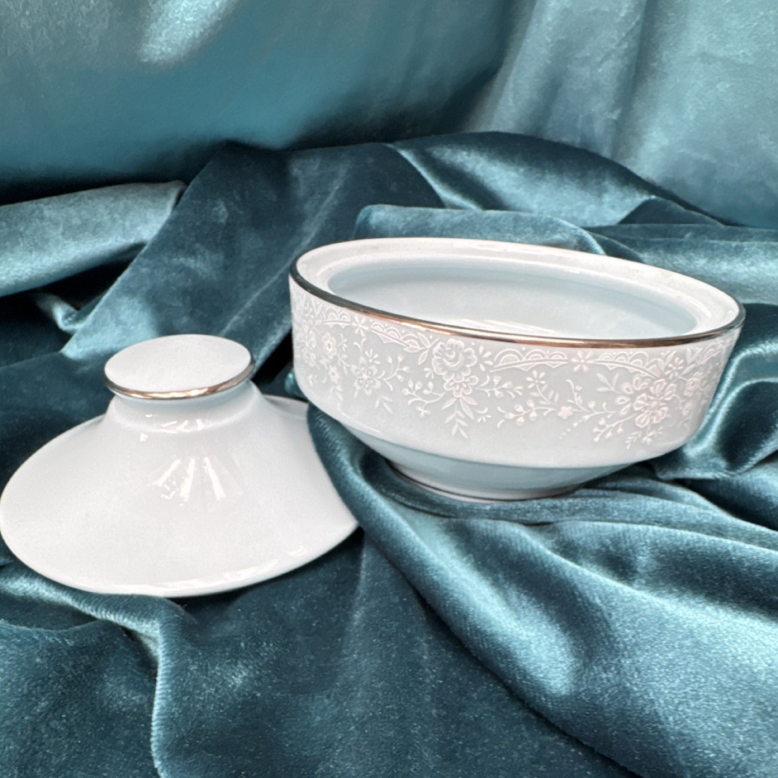 Noritake Fidelity Porcelain Covered Bowl White 8003 W81 Japan
