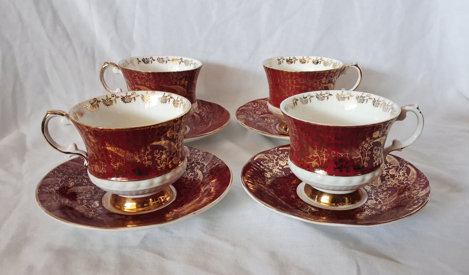 Elizabethan SOVEREIGN RED Footed Tea Cups & Saucers (Set of 4) Gold Gilt