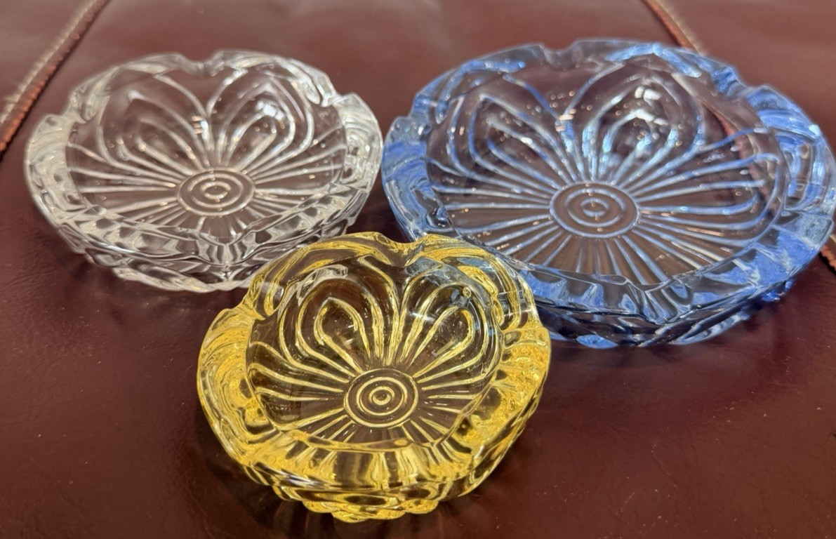 Set of 3 ashtrays Glass Bowls Blue Clear Yellow Pattern 5in Round