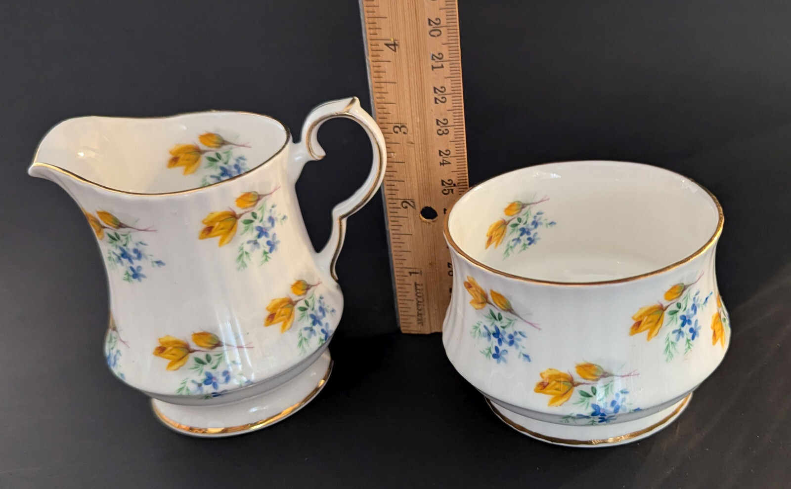 ROYAL WINDSOR FITTED CREAMER & SUGAR BOWL STACKING – YELLOW ROSES