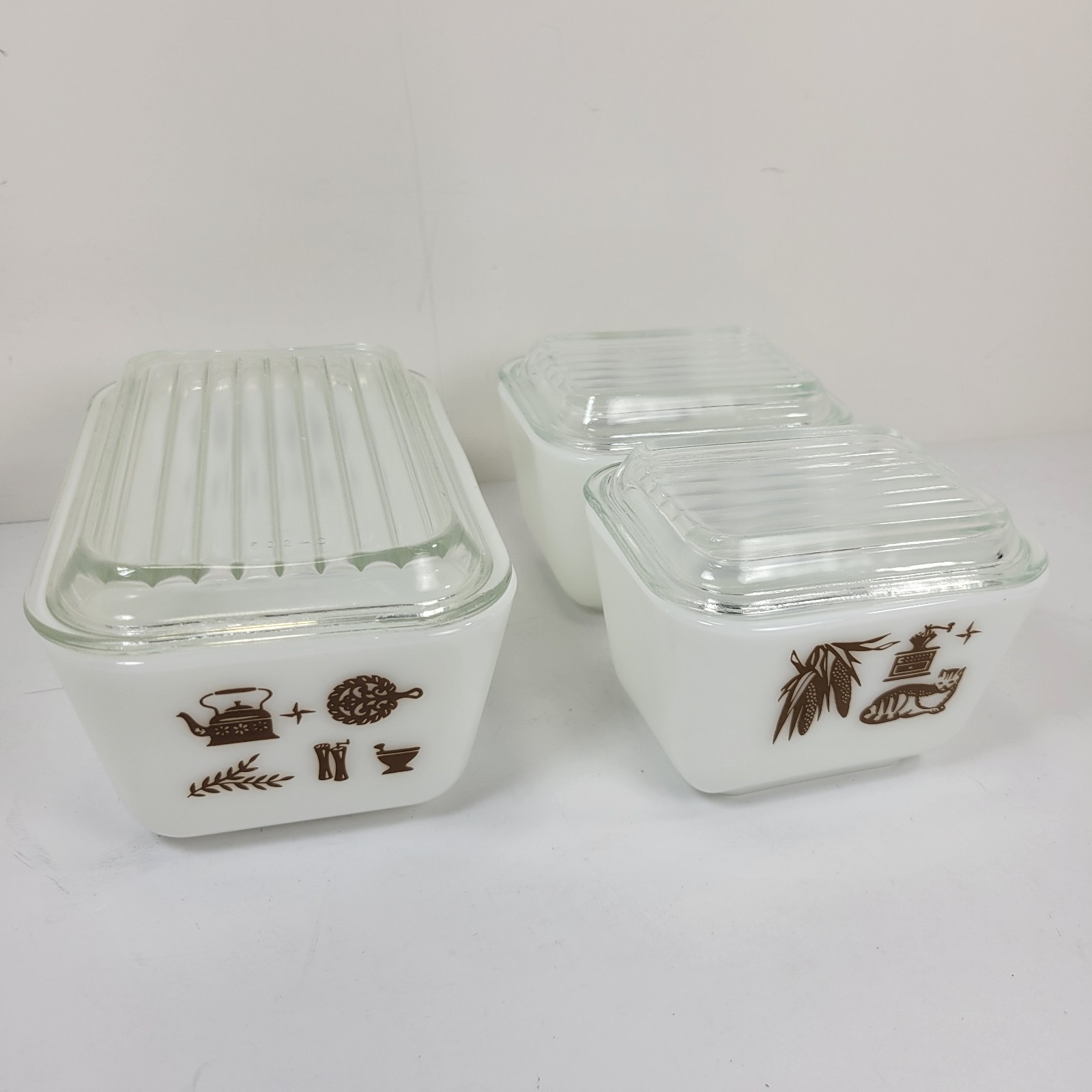 Vintage Pyrex Early American Pattern Refrigerator Set 3 Dishes w/Lids 501 & 502