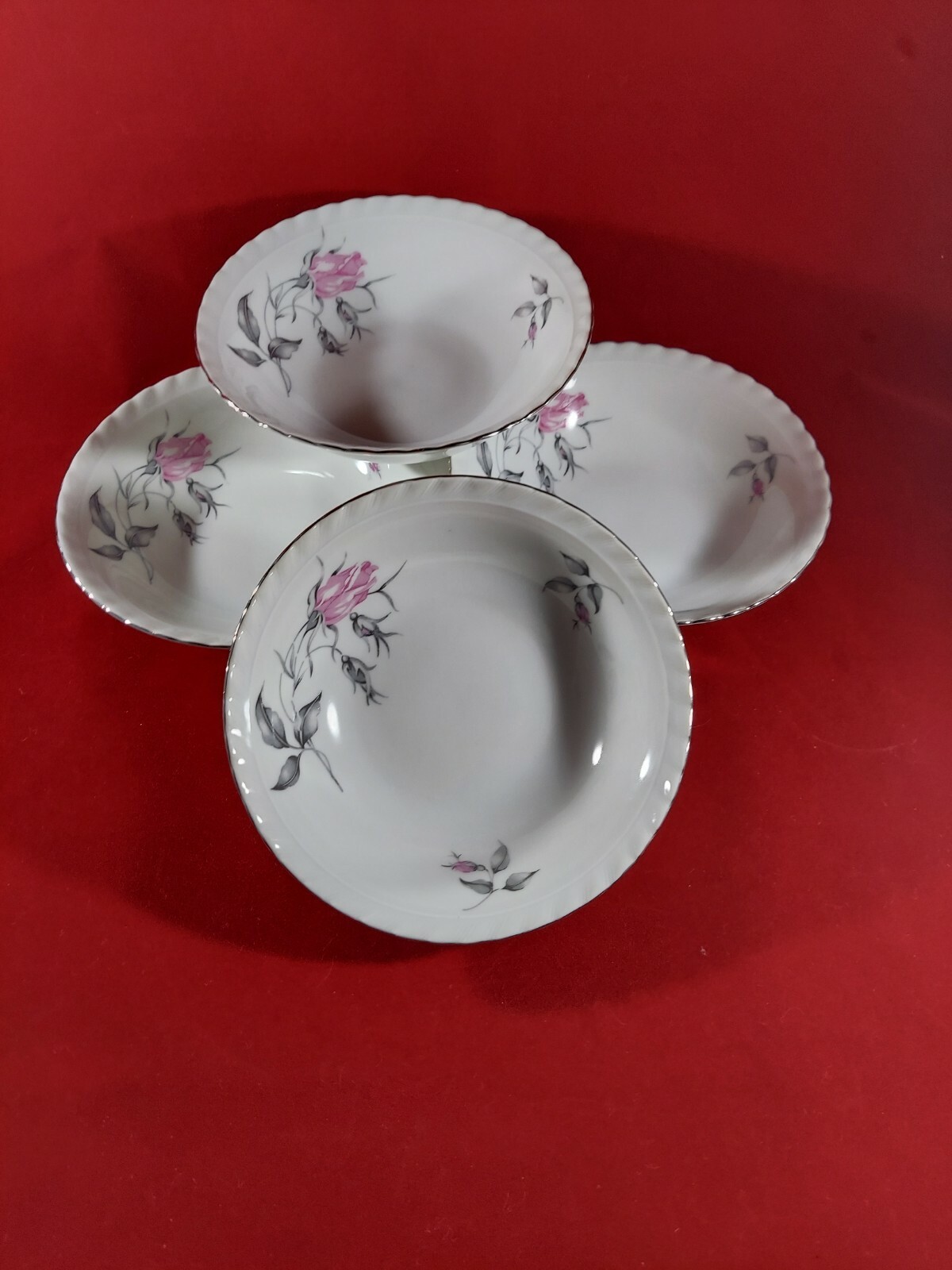 BOHEMIAN FINE CHINA “THERESA” CZECHOSLOVAKIA 4 FRUIT/DESSERT BOWLS 5 1/4″ ROUND.