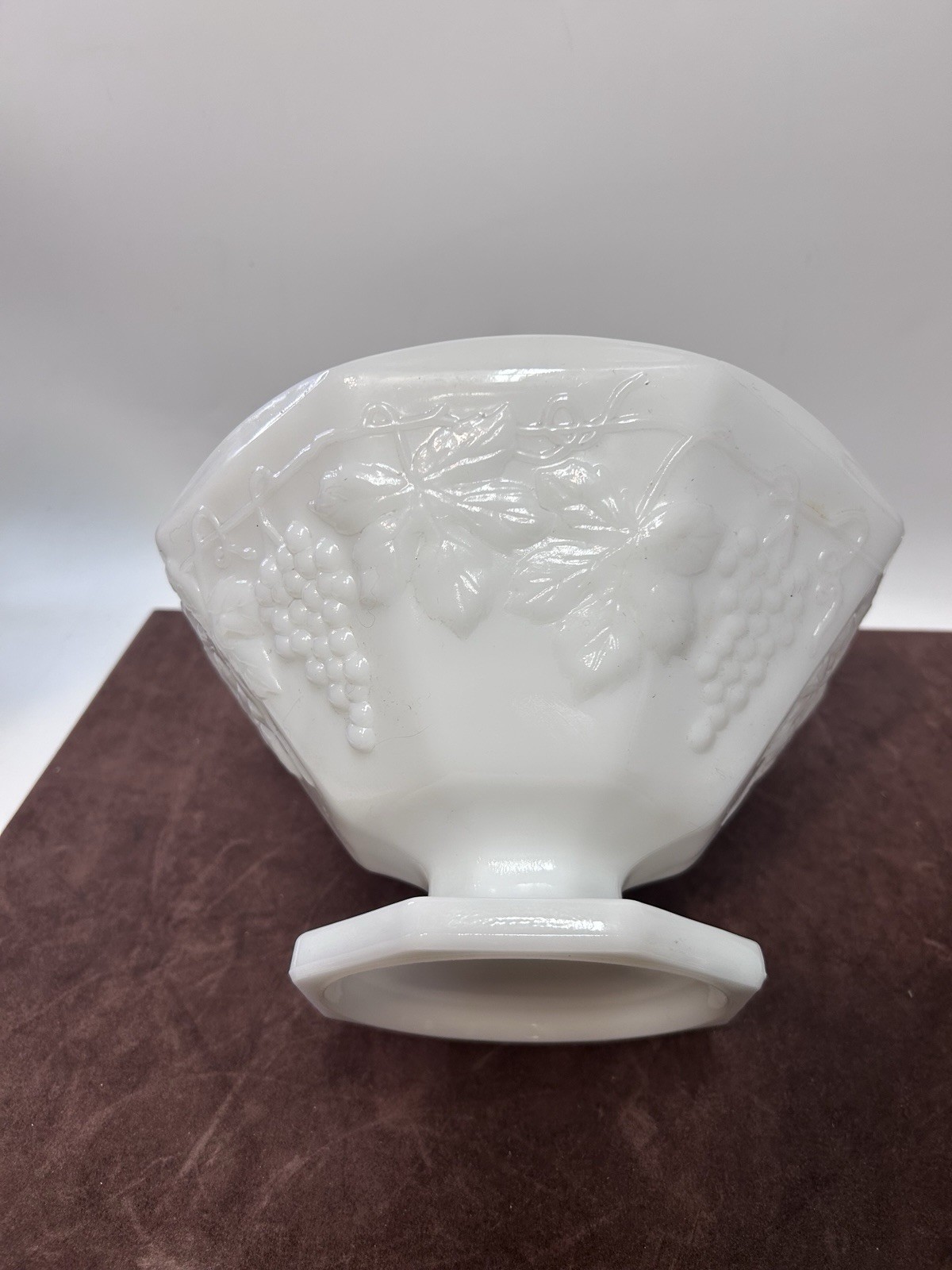 Vintage Anchor Hocking Harvest Grape Milk Glass Pedestal Fruit Bowl 9 Inch