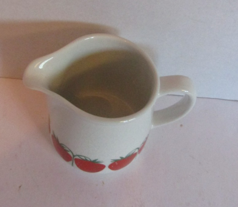 60’s ARABIA Finland Pomona STRAWBERRY Creamer 2.75” Raija Uosikkinen 6oz Pitcher