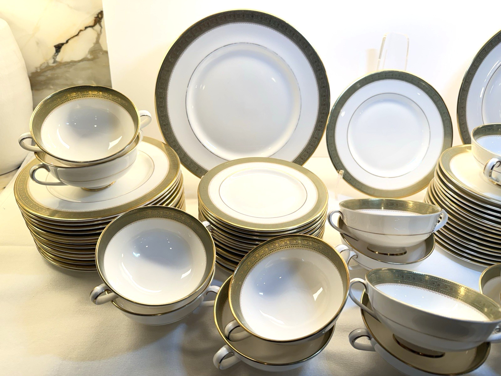 72pc Royal Doulton BELVEDERE H5001 China Set – Service for 12+ – Pristine Gold