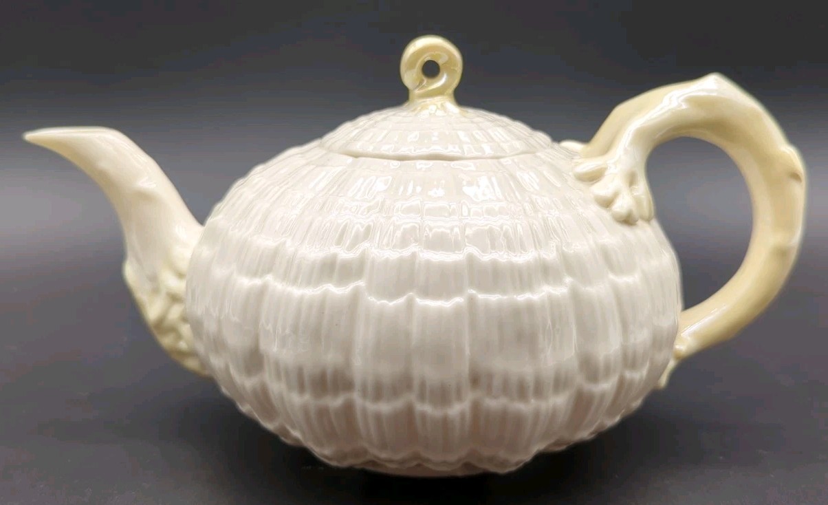Belleek Pottery LIMPET YELLOW Pattern 6-Cup Teapot w/ Lid