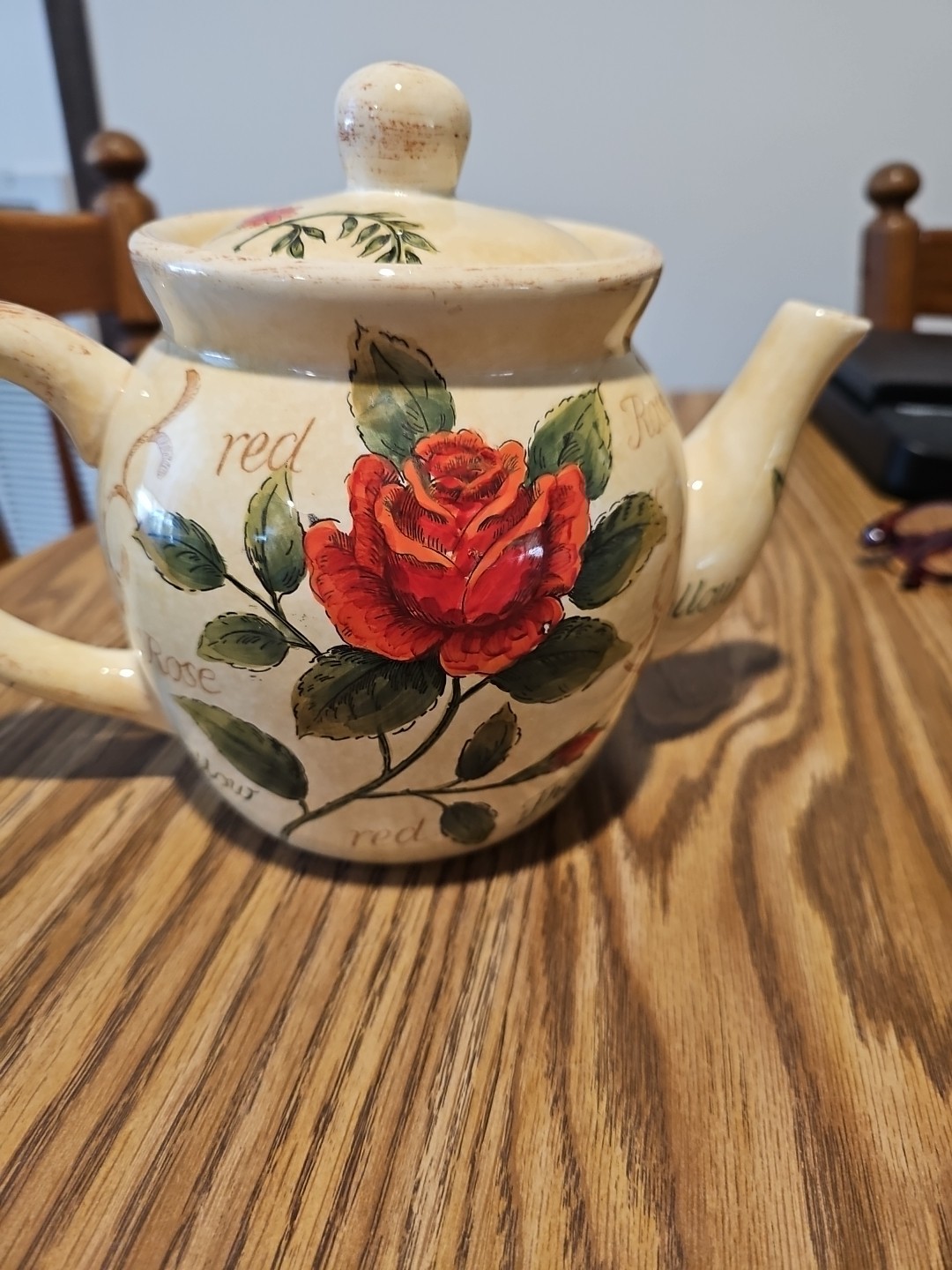 Vintage Classic Rose Teapot Cream Red-Orange Roses