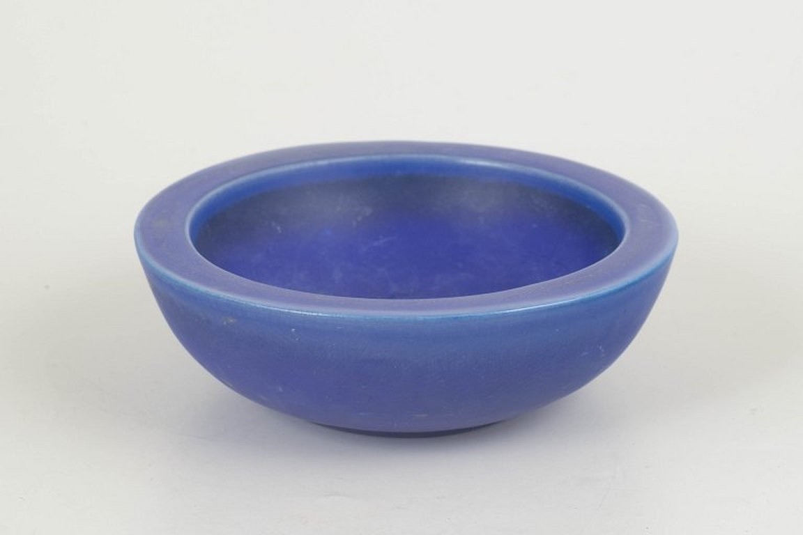 Wilhelm Kåge, Sweden. Stoneware bowl with experimental test glaze. Ca. 1940s.