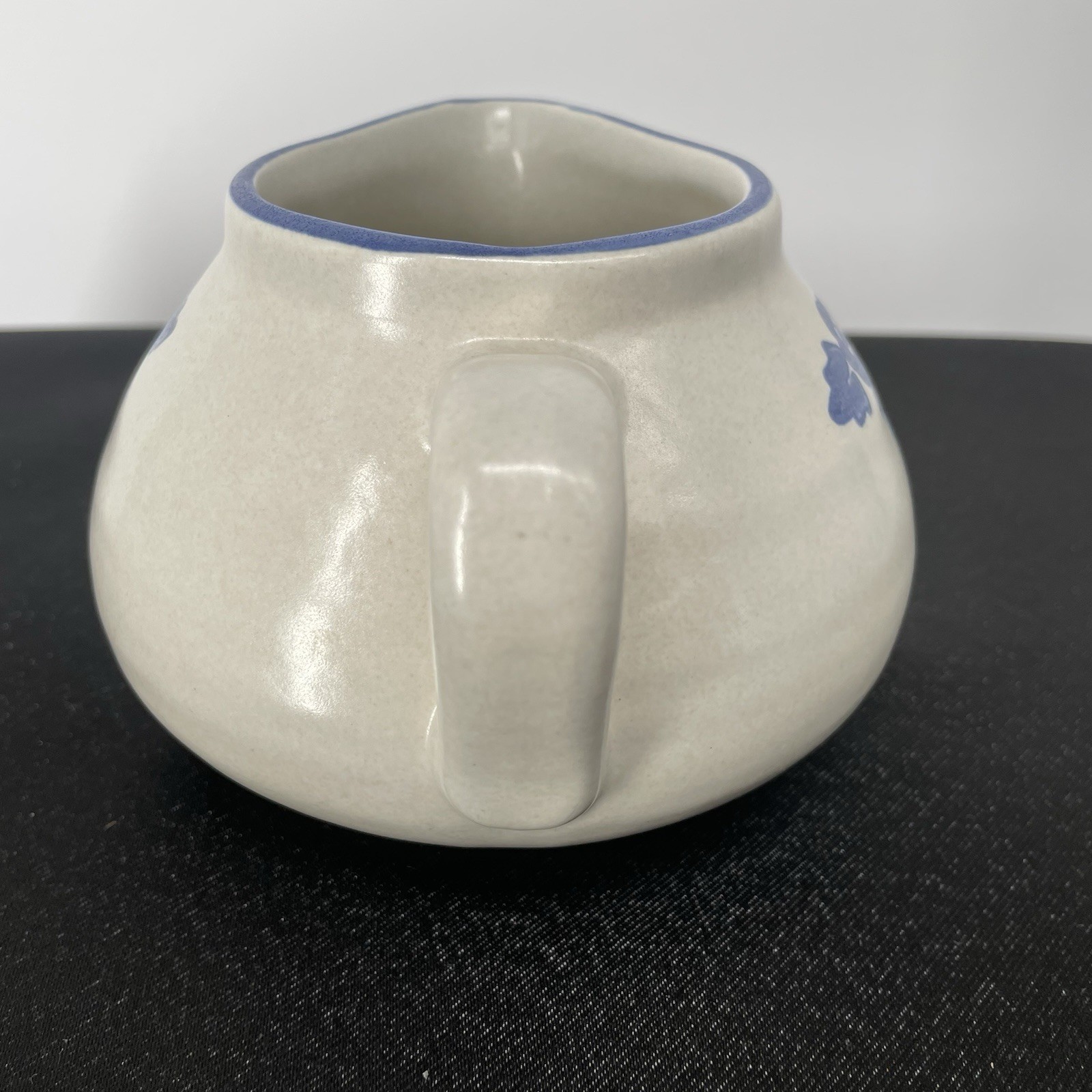 Vintage 70s Pfaltzgraff Yorktowne Gravy Boat Pitcher Creamer Handled Blue White