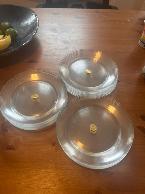 8 Arcoroc Classique Clear Glass Plates 7 7/8″ – Salad or Dessert Plates – France