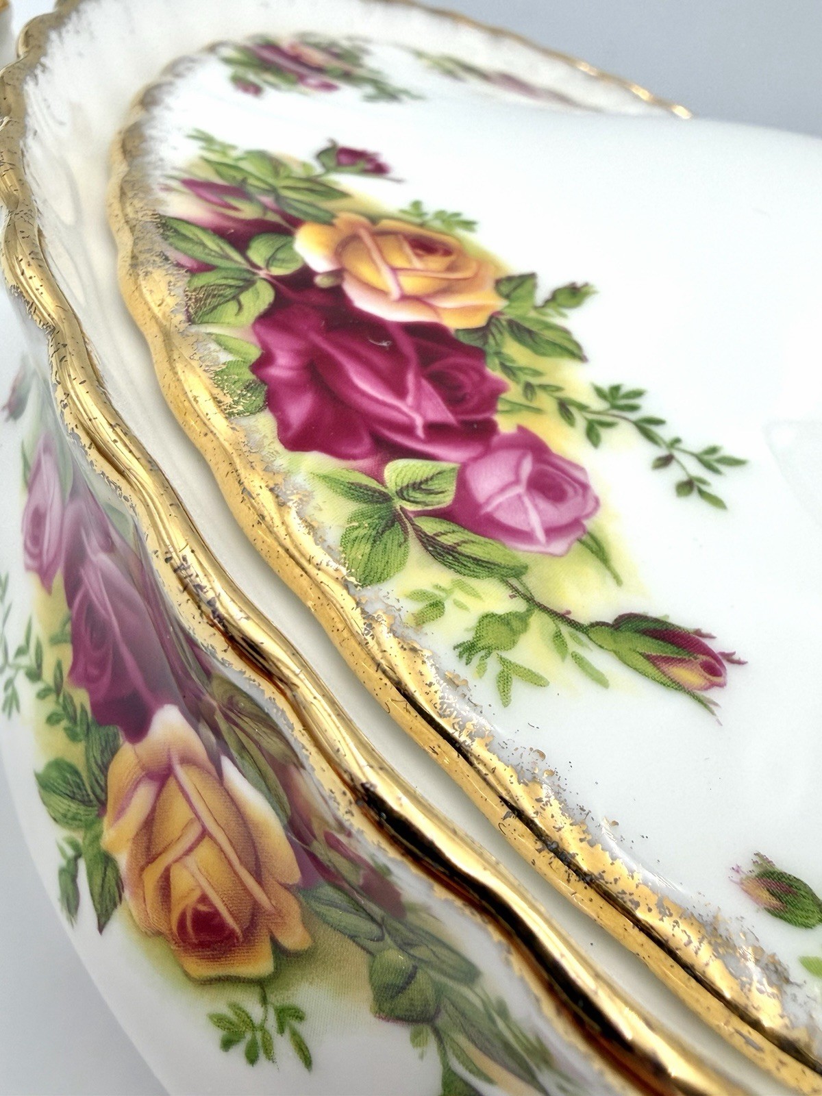 Royal Albert Old Country Roses – Round Covered Vegetable Bowl, 8 3/4”