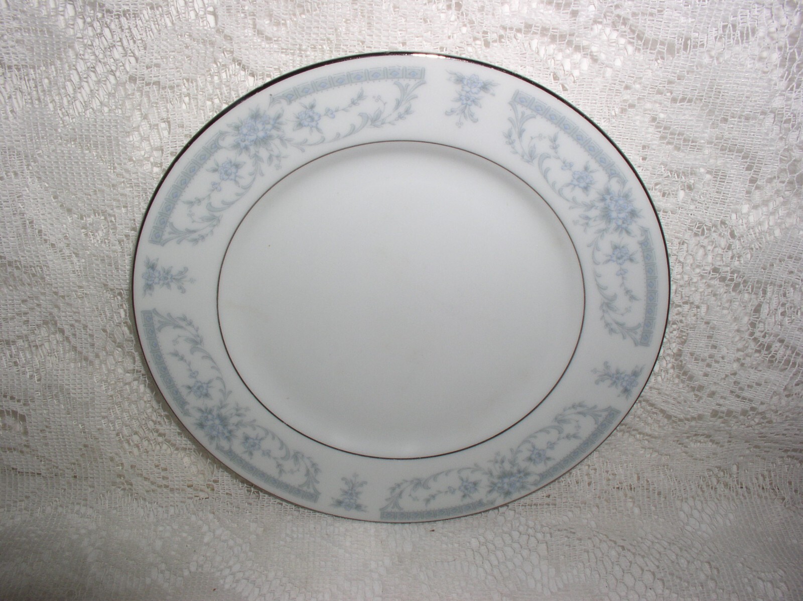 Sheffield Blue Whisper Bread Cake Plate 6-1/4″