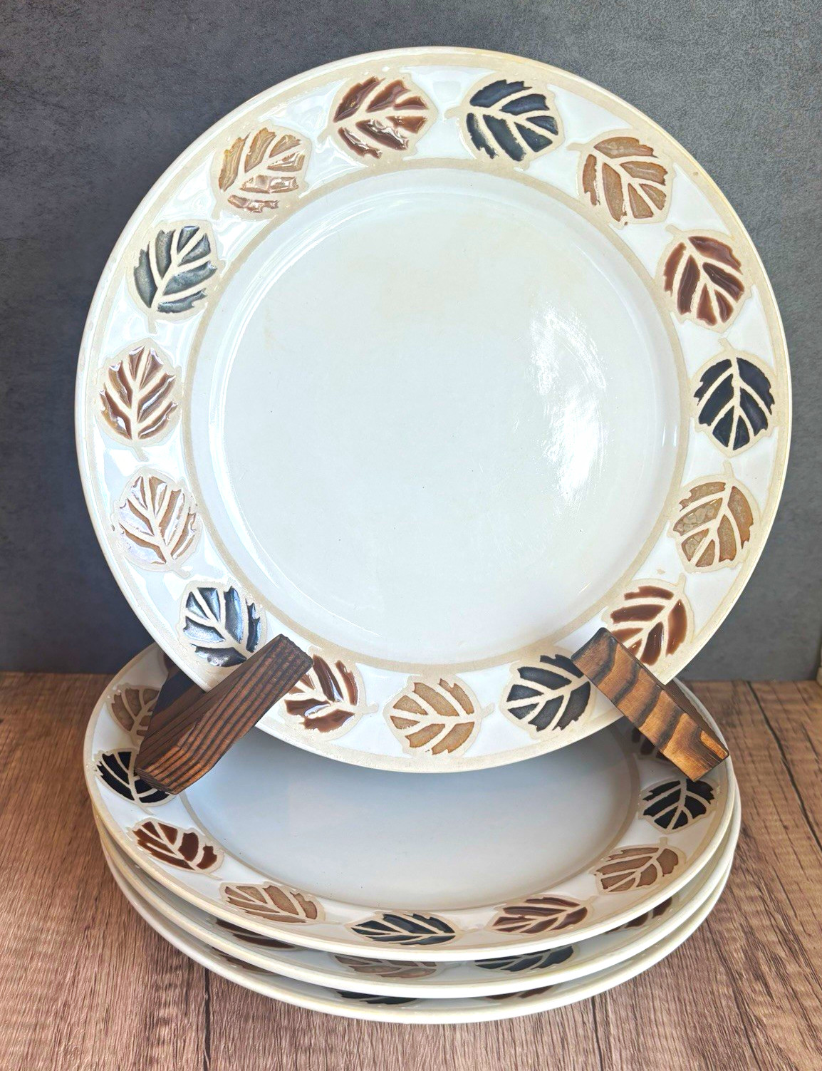Pfaltzgraff Hazelnut Leaf Stoneware Dinner Plate, 9in, Round, MW/DS Set of 4