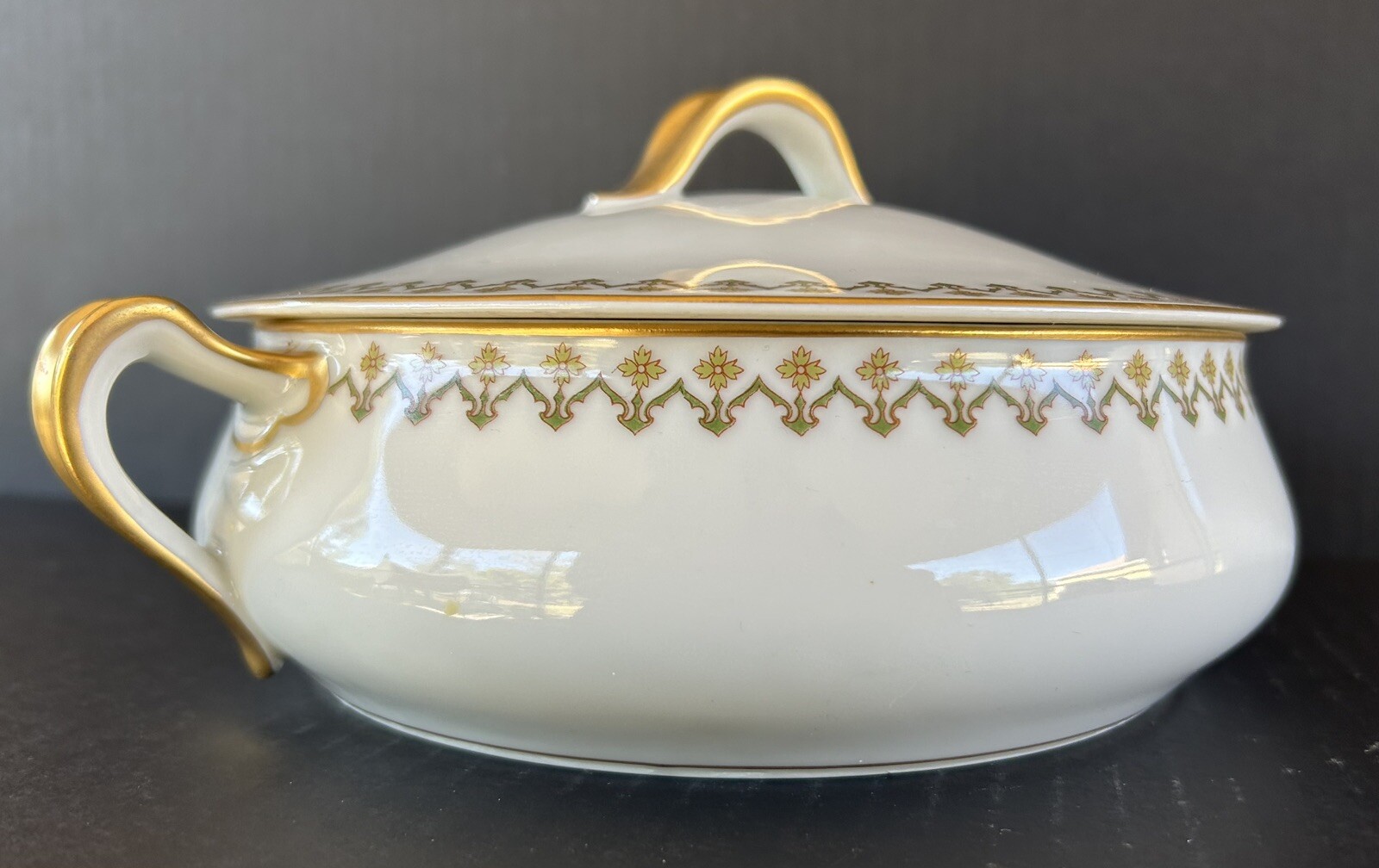 Haviland Limoges Round Covered Vegetable Dish Schleiger 570