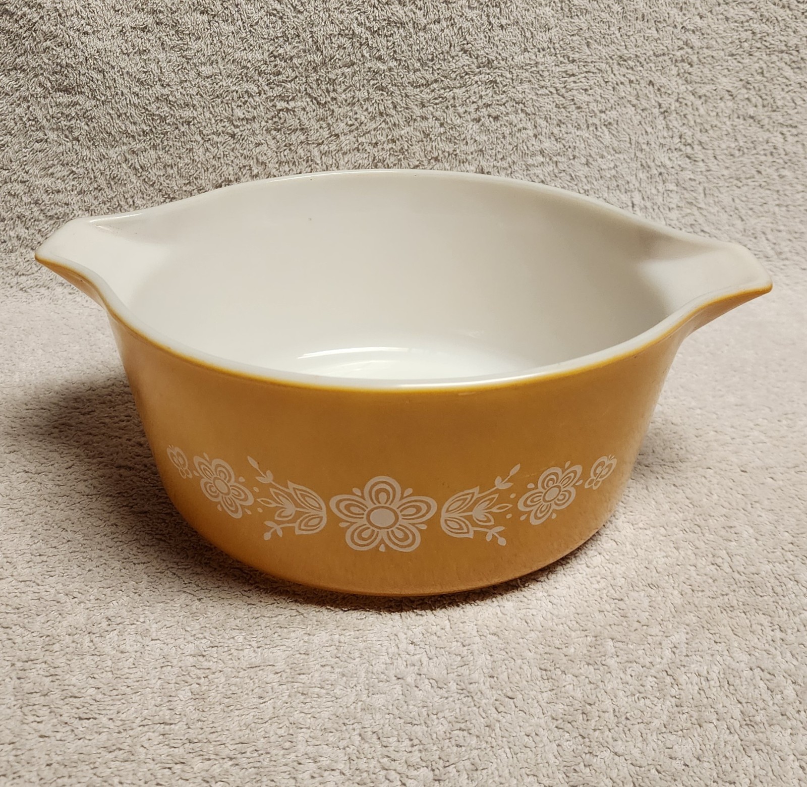 Pyrex Vintage Butterfly Gold 2.5 Quart Casserole Dish No Lid 475-B