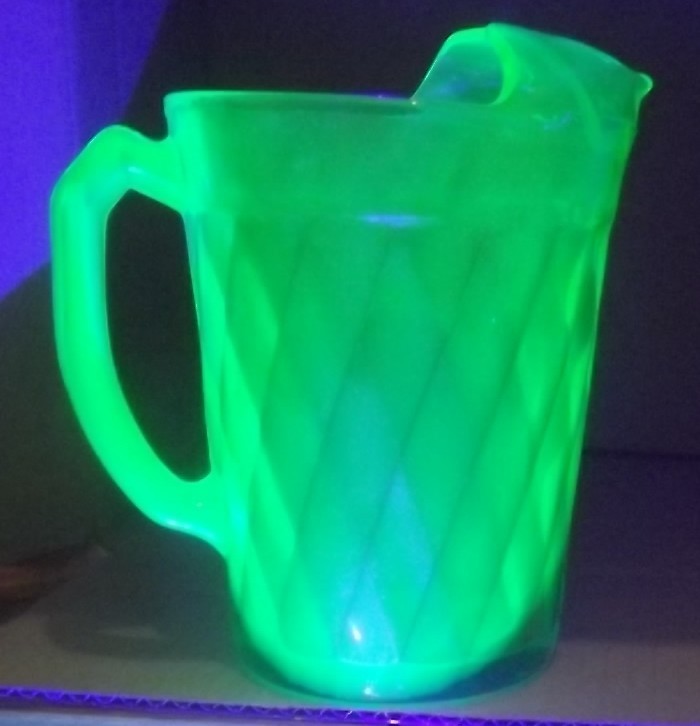 Vintage Hazal Atlas Windsor Diamond Green Uranium Glass Pitcher 8″