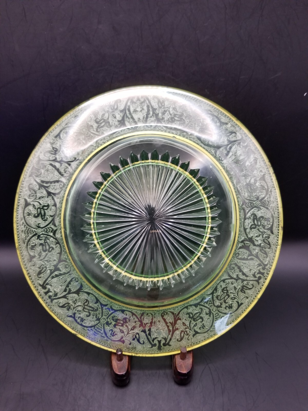 Beautiful Vtg vaseline glass plate w/scrolled etching and gold trim 7.75 in.