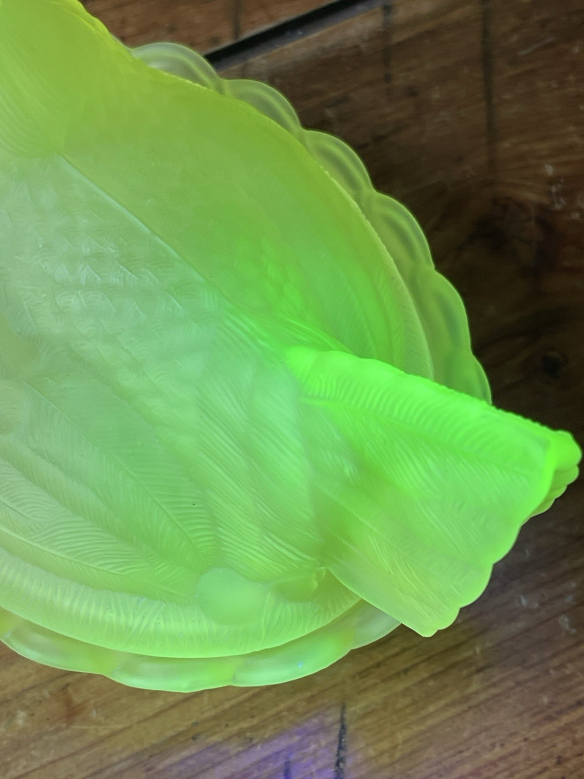 HEN ON NEST 7″ YELLOW FROSTED VASELINE URANIUM GLASS Canary BASKET WEAVE BASE