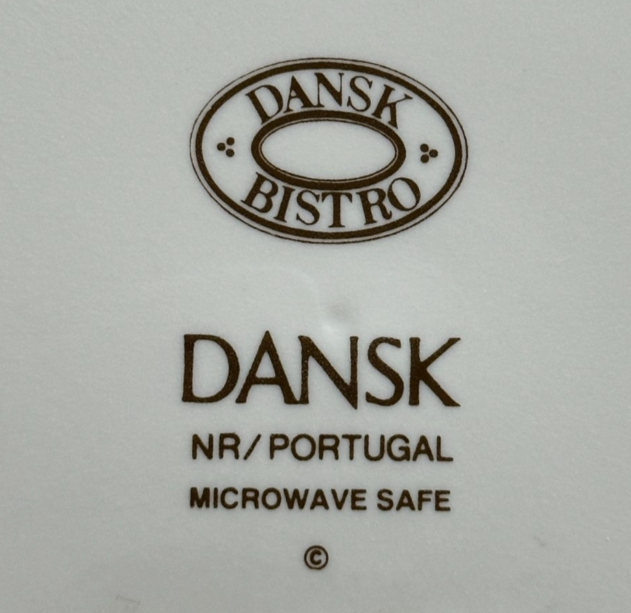 Dansk Bistro Christmas 8 3/4″ Lunch / Salad Plates Set of 8 Santa Blue White Exc