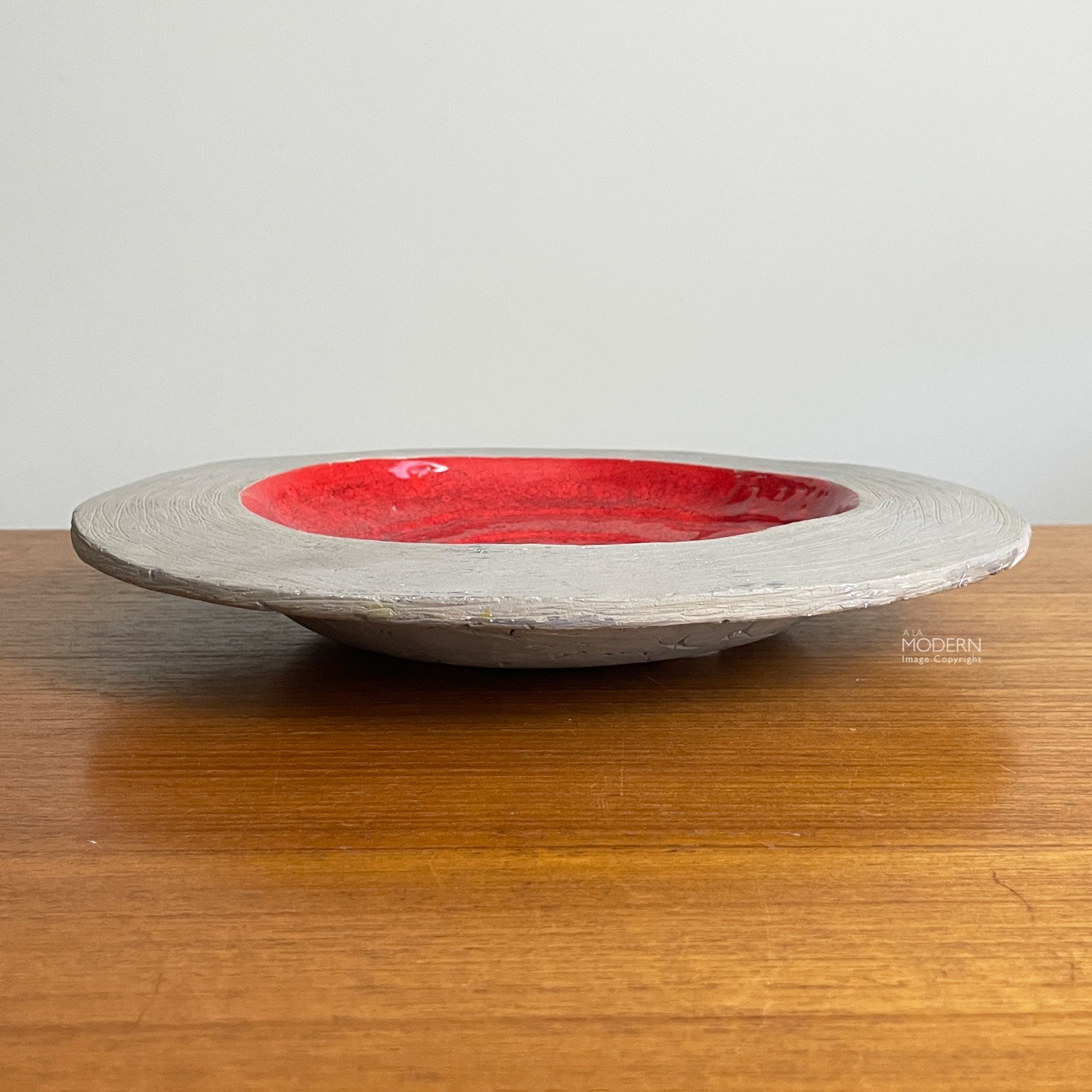Barbara Willis 2000 Red Glaze Spiral Round Calif Pottery 11″ Wide Rim Bowl