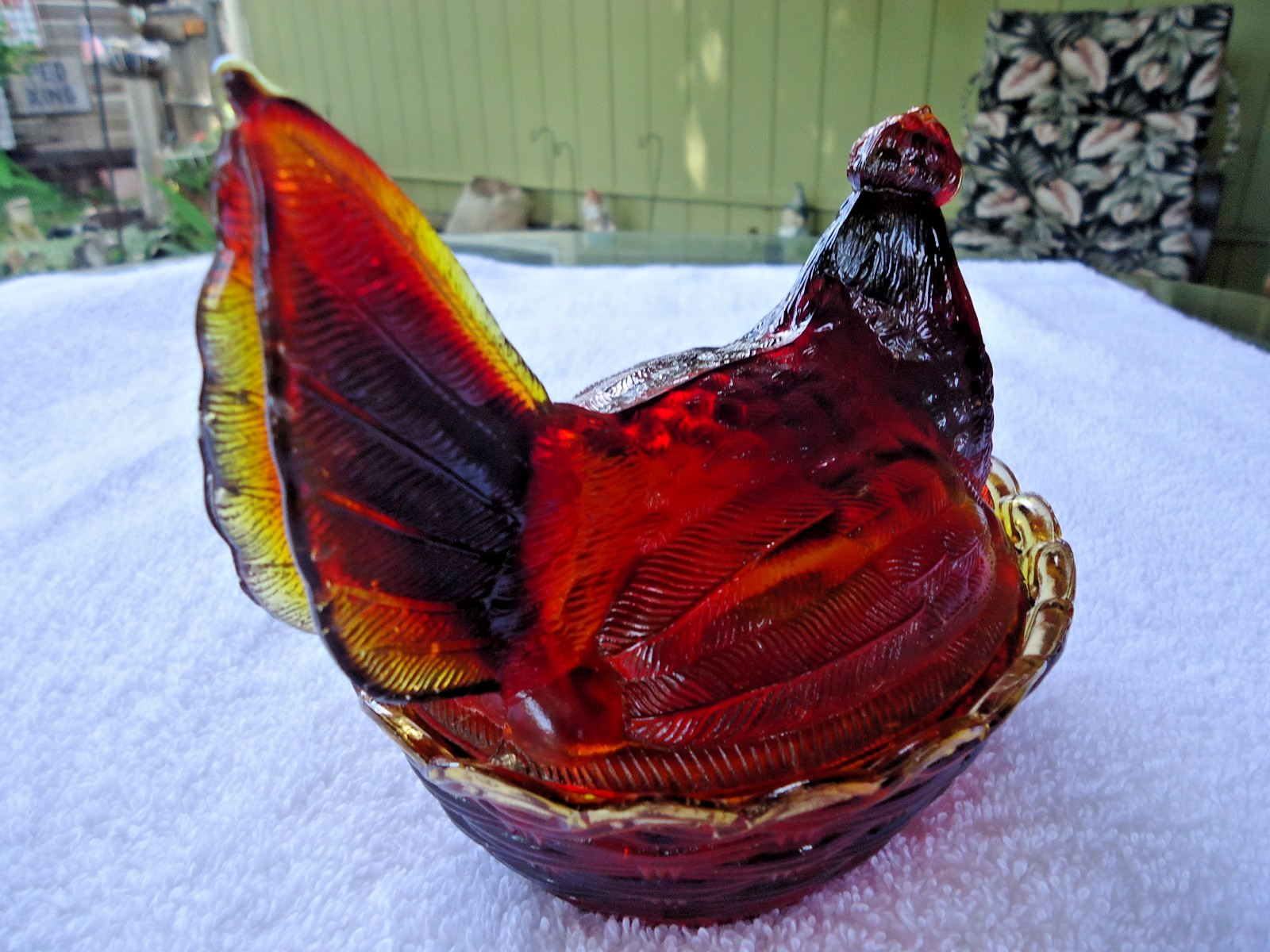 VINTAGE L.G. WRIGHT RUBY RED AMBERINA SPLIT TAIL HEN ON NEST Glows