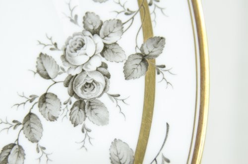 Spode Black Rose Garland 10.3″ Dinner Plate – Reproduction of Spode Pattern 1808