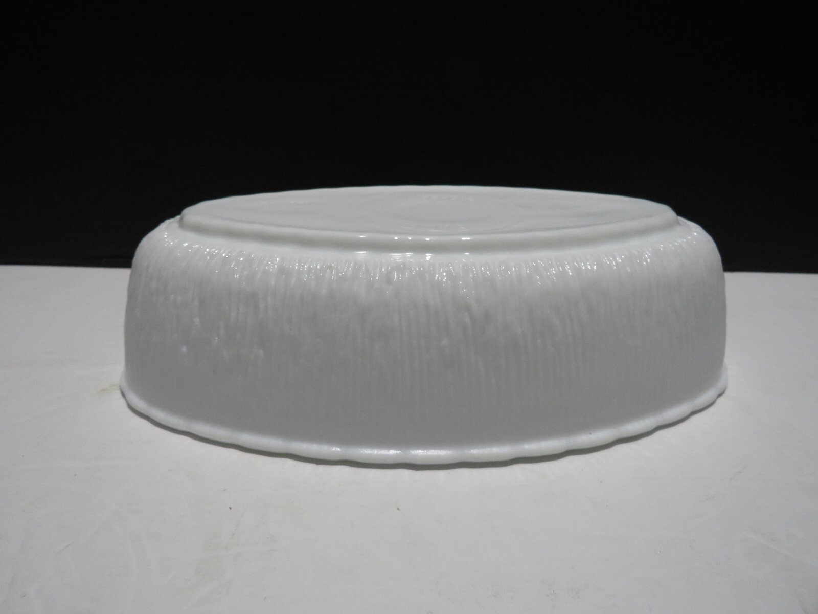 VTG 1975 FTD OVAL MILKGLASS PLANTER/SERVING DISH RIDGED FINISH WHITE