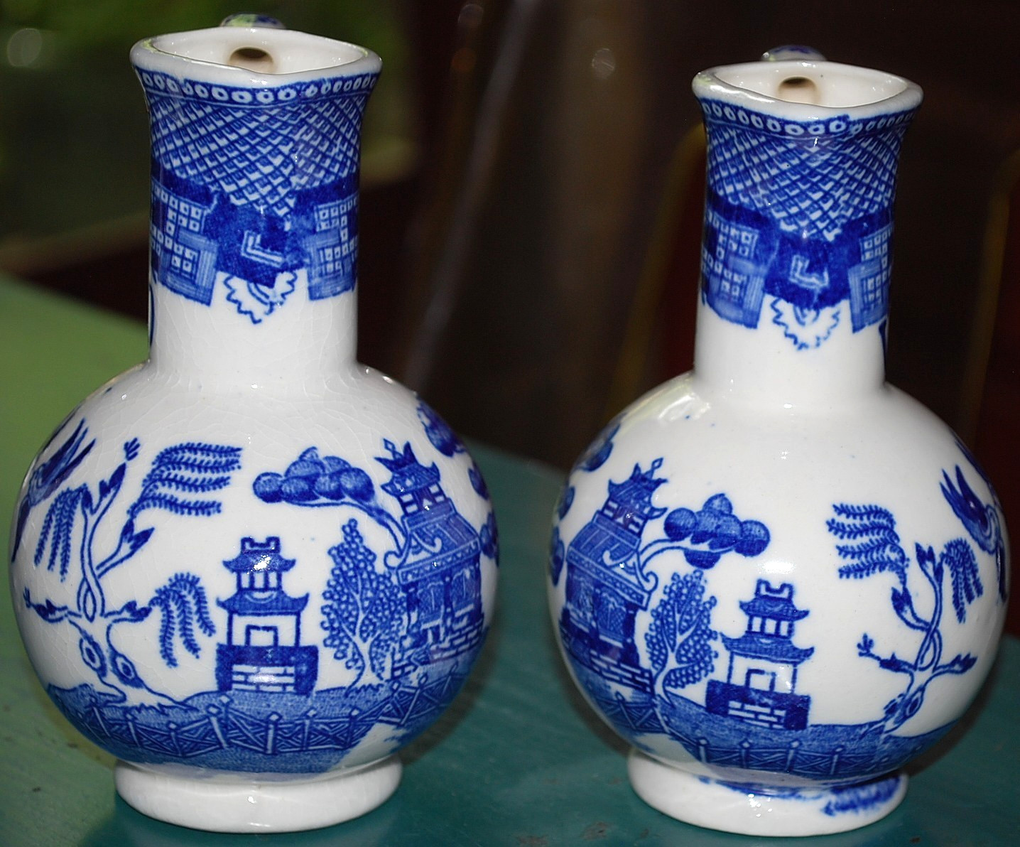 Vtg Set 2 BLUE WILLOW Oil & Vinegar Cruets OLD STYLE Japan w Label 5″ ASIAN Exc