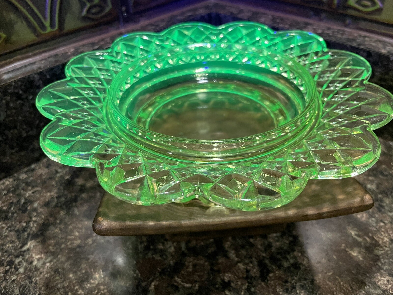 Vintage Riverside Green Vaseline Glass Petticoat Pattern Covered Bowl 30s Tested