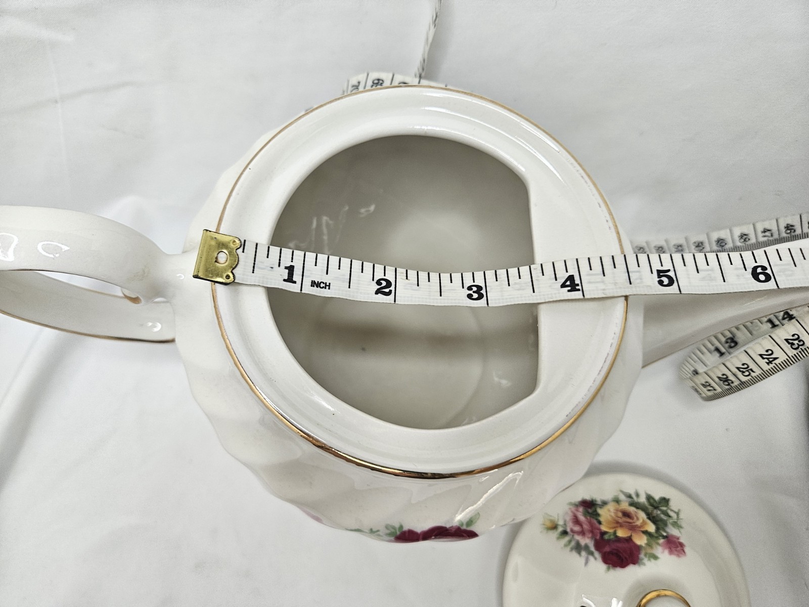 VINTAGE Windsor Bone China Swirled Pink Yellow Red Roses Teapot Made In ENGLAND