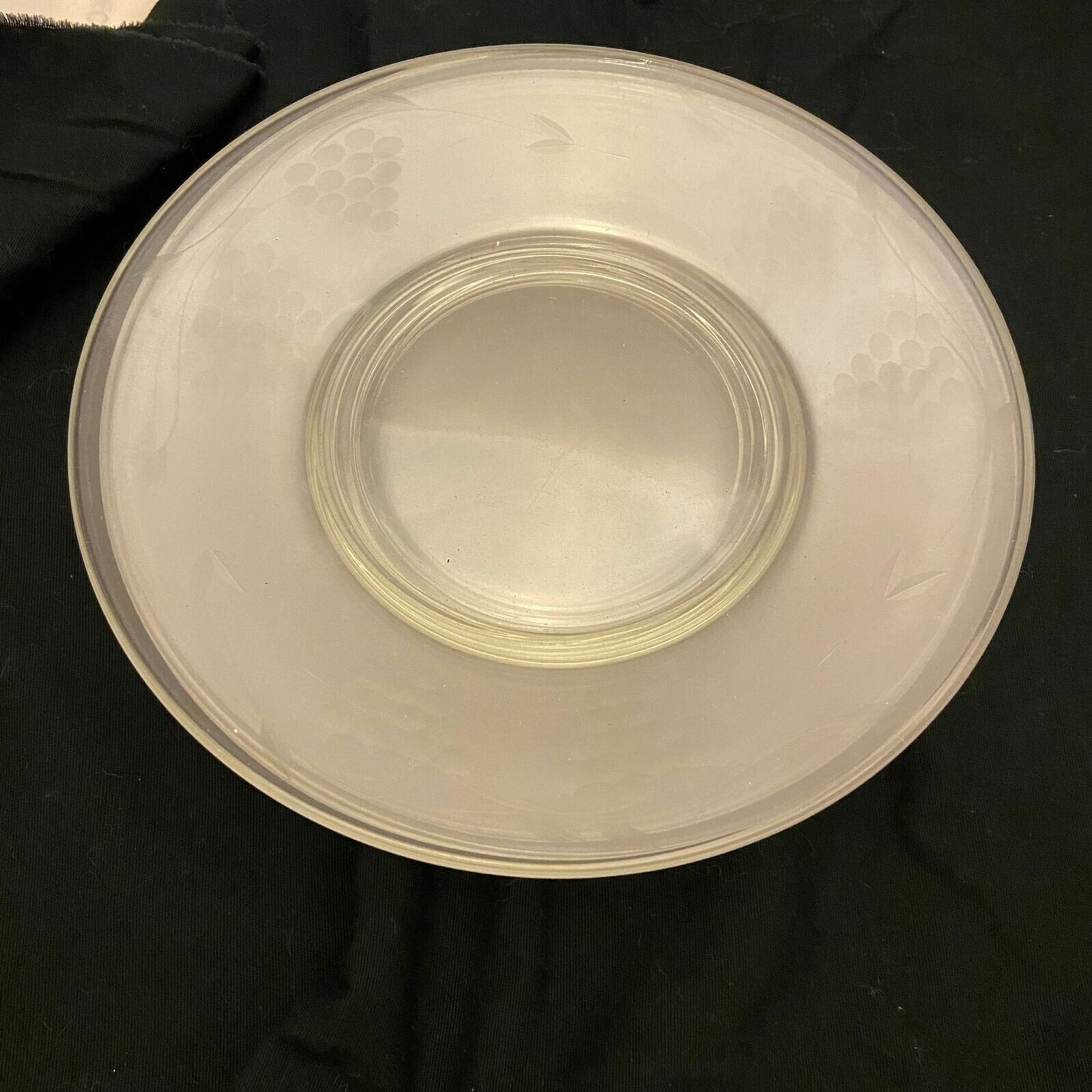 #4117 Etched clear glass Vtg salad plates grapevine pattern