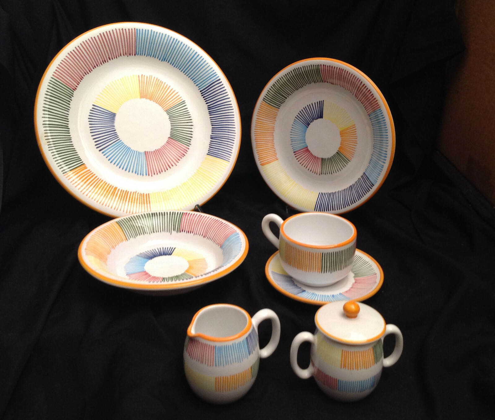Italian Deruta Eight (8) Piece Contemporary Pottery Set in Linear Color Blocks