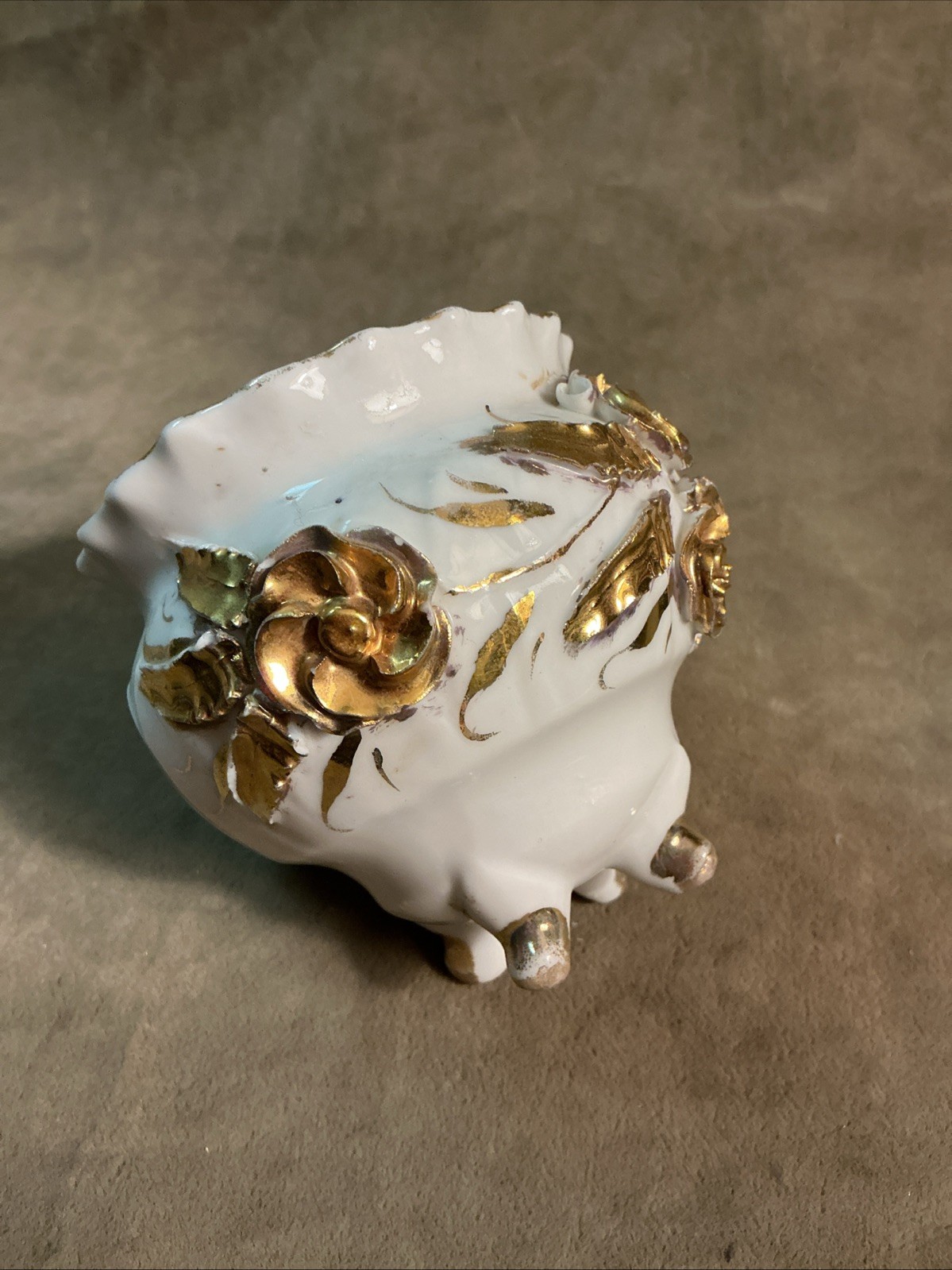 Late 19Th Century Victorian White Porcelain Cup Gilt /Gold Flowers Design