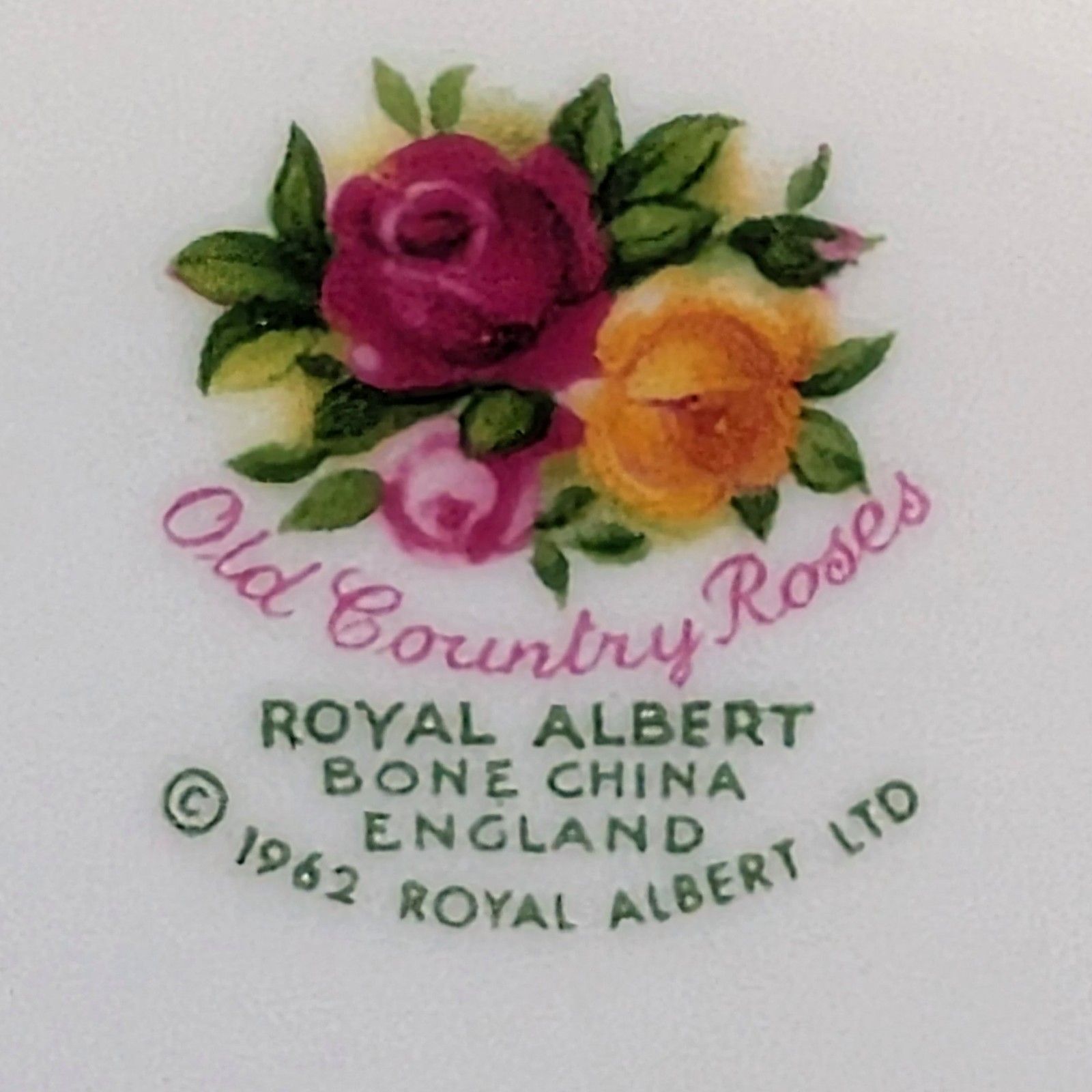 Royal Albert OLD COUNTRY ROSES 13.5 in. x 11 in. Oval Serving Platter Bone China