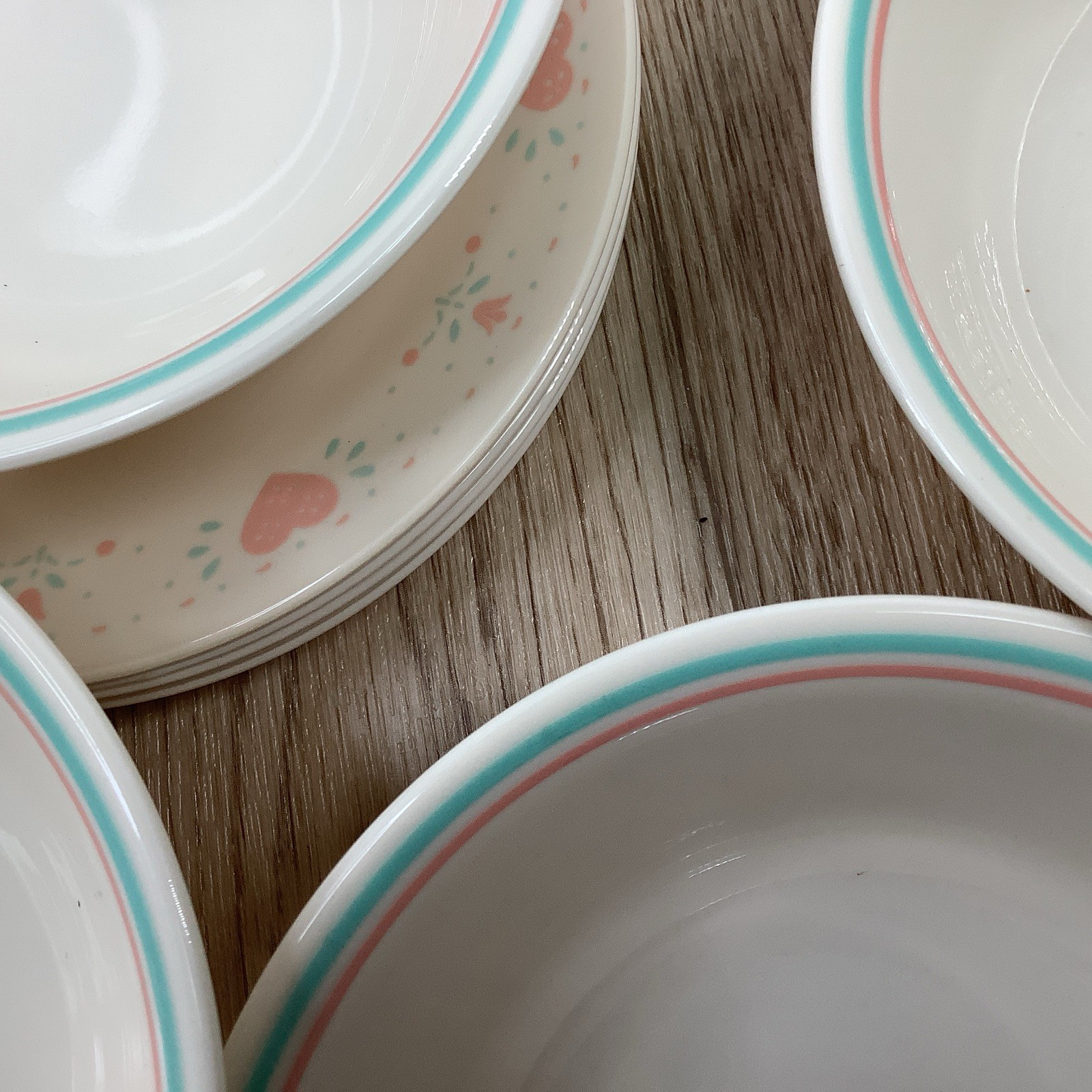 Corelle Forever Yours 18 Pc Dinnerware Set (Service for 4) PLUS 2 Extra Plates