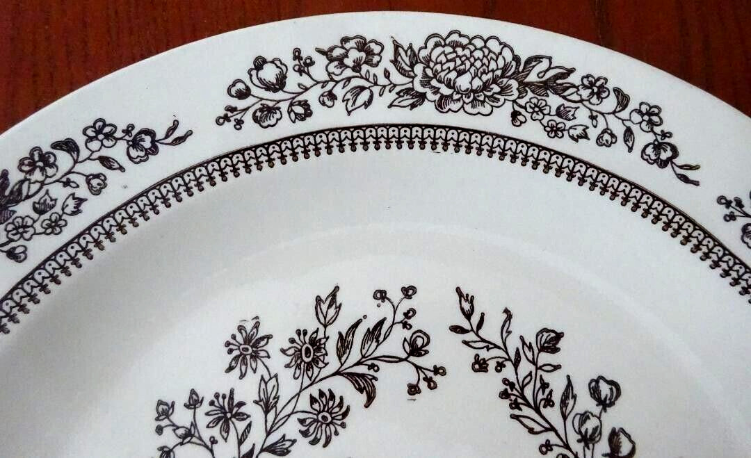 **SUSSEX 11 ½” ROUND PLATTER ROYAL CHINA-US13-G