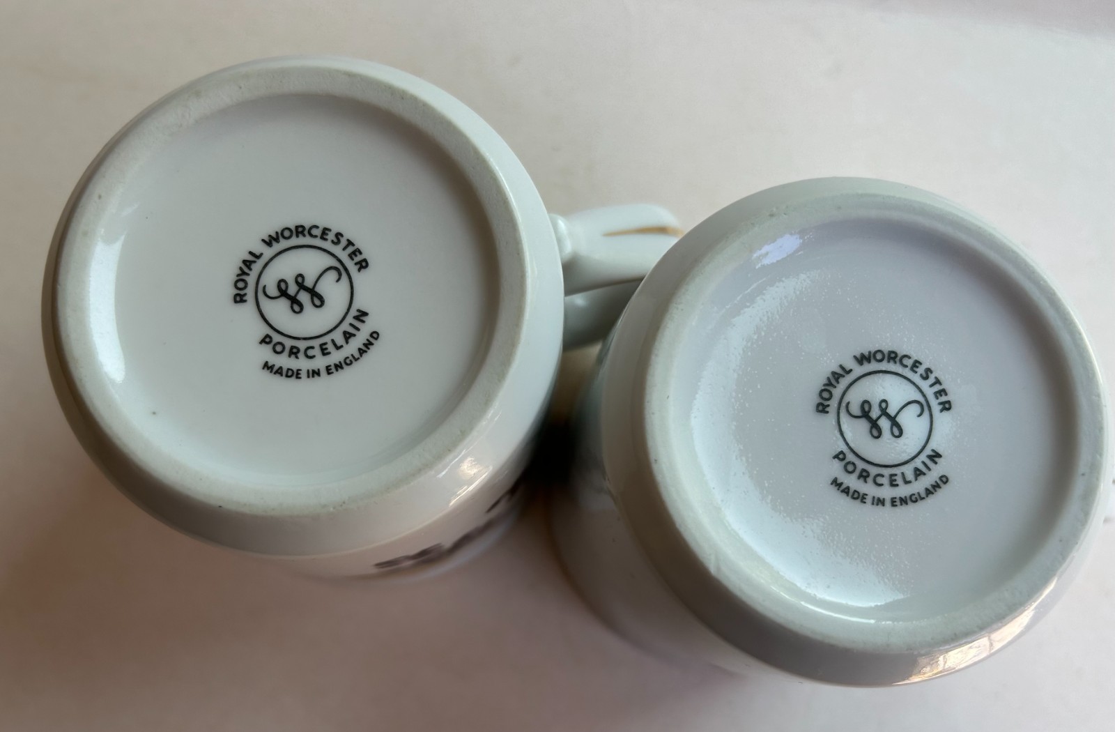 Set of 2 Vintage Royal Worcester Evesham Gold Mugs 3.5″ H Peach & Black Currant