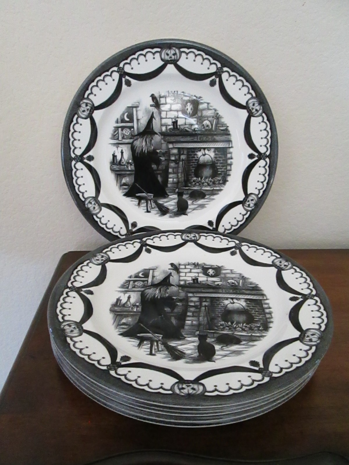 Royal Stafford Wicked Witch Black Cat Fireplace Dinner Plates Set of 6 Halloween