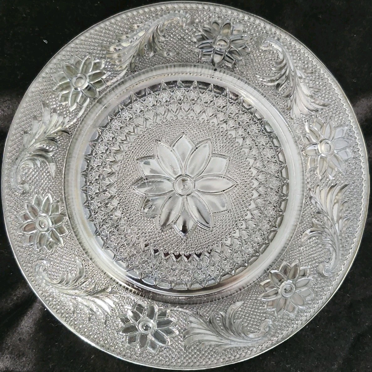 Vintage Indiana Tiara Sandwich Glass Sandwich Plates 8.25″ Wide – Set Of 5 EC