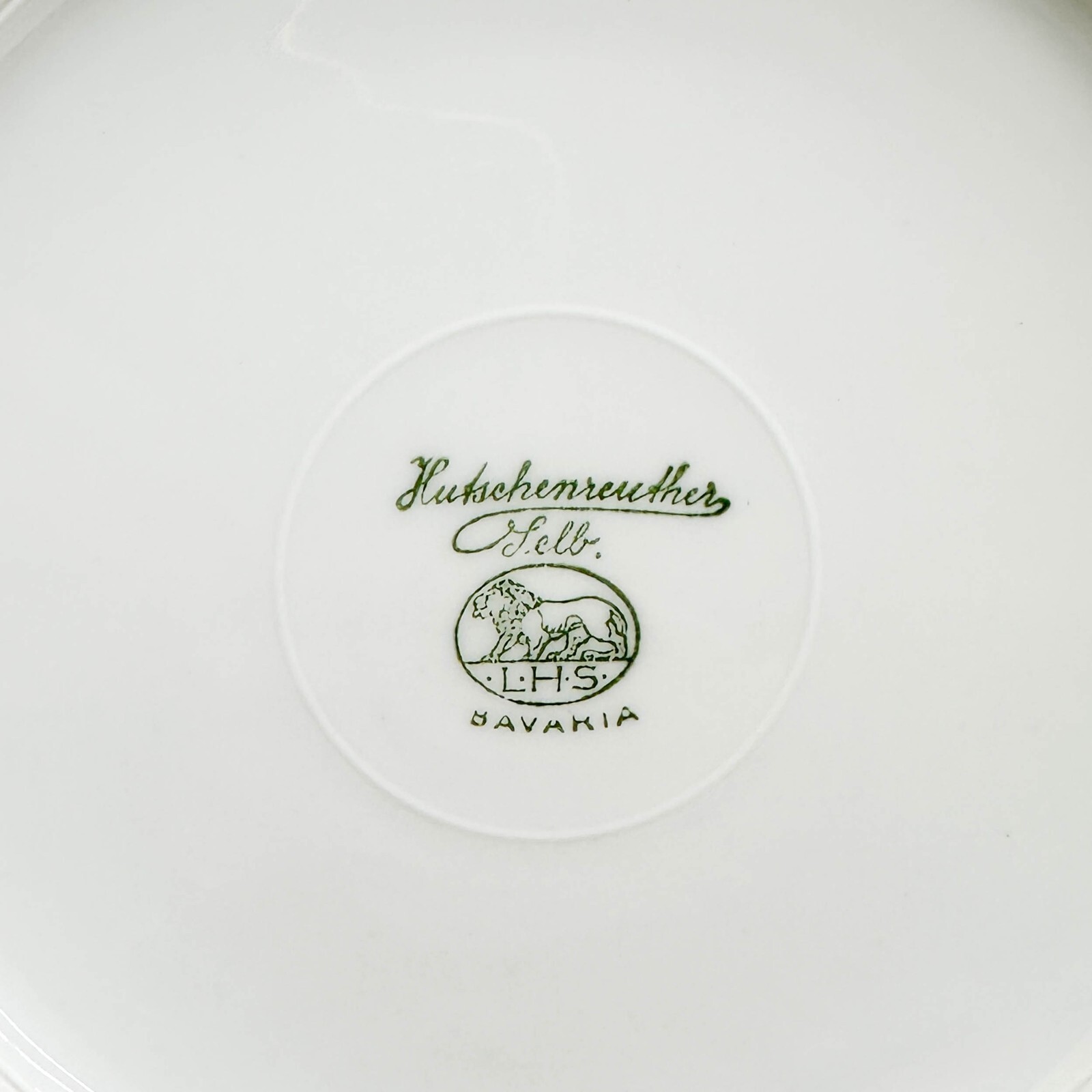 8 Hutschenreuther Selb Bavaria Gilt Porcelain 7.75 in Luncheon or Dessert Plates