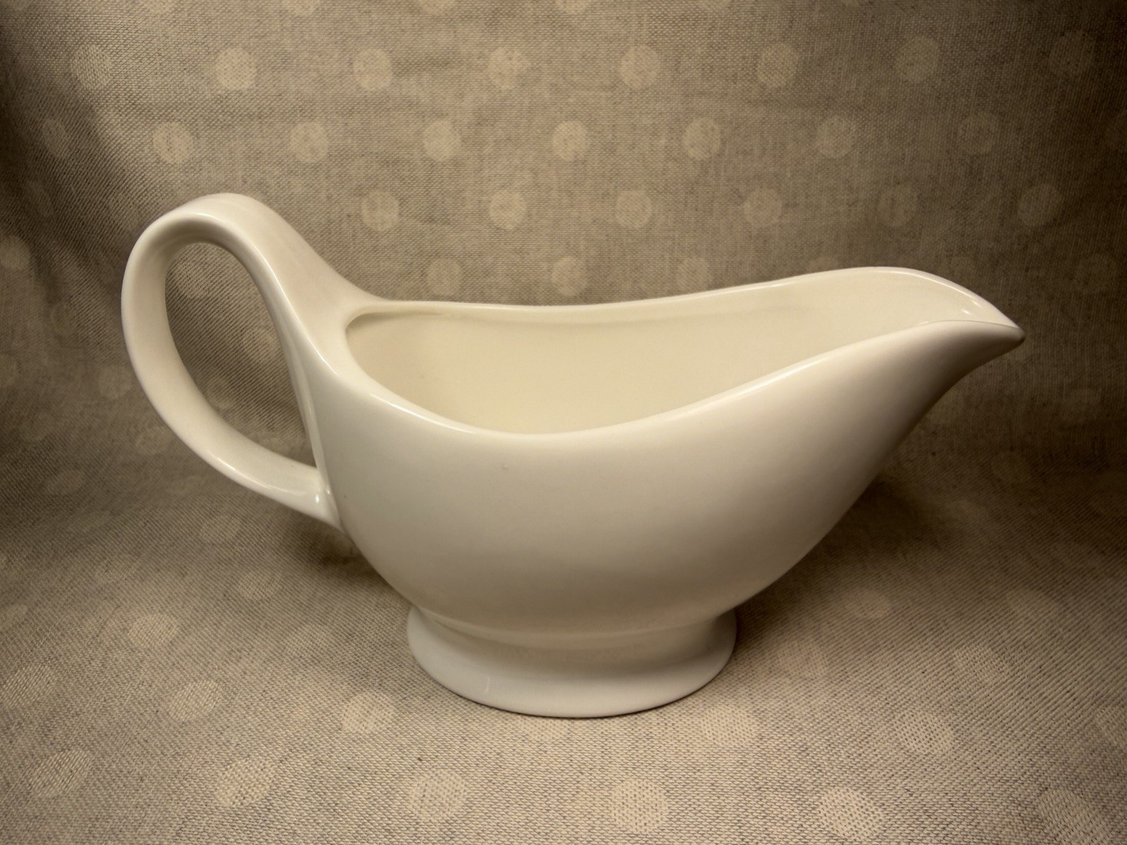 White Elegant Simple Dining Gravy Boat 16 Oz