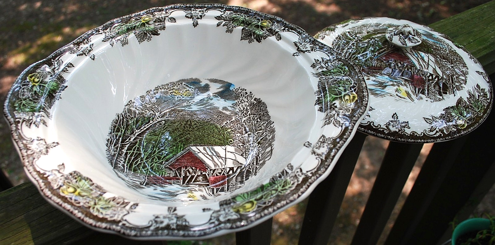 Vtg Johnson Bros COVERED BRIDGE FRIENDLY VILLAGE 10.25″ Covered Veg Dish ENGLAND