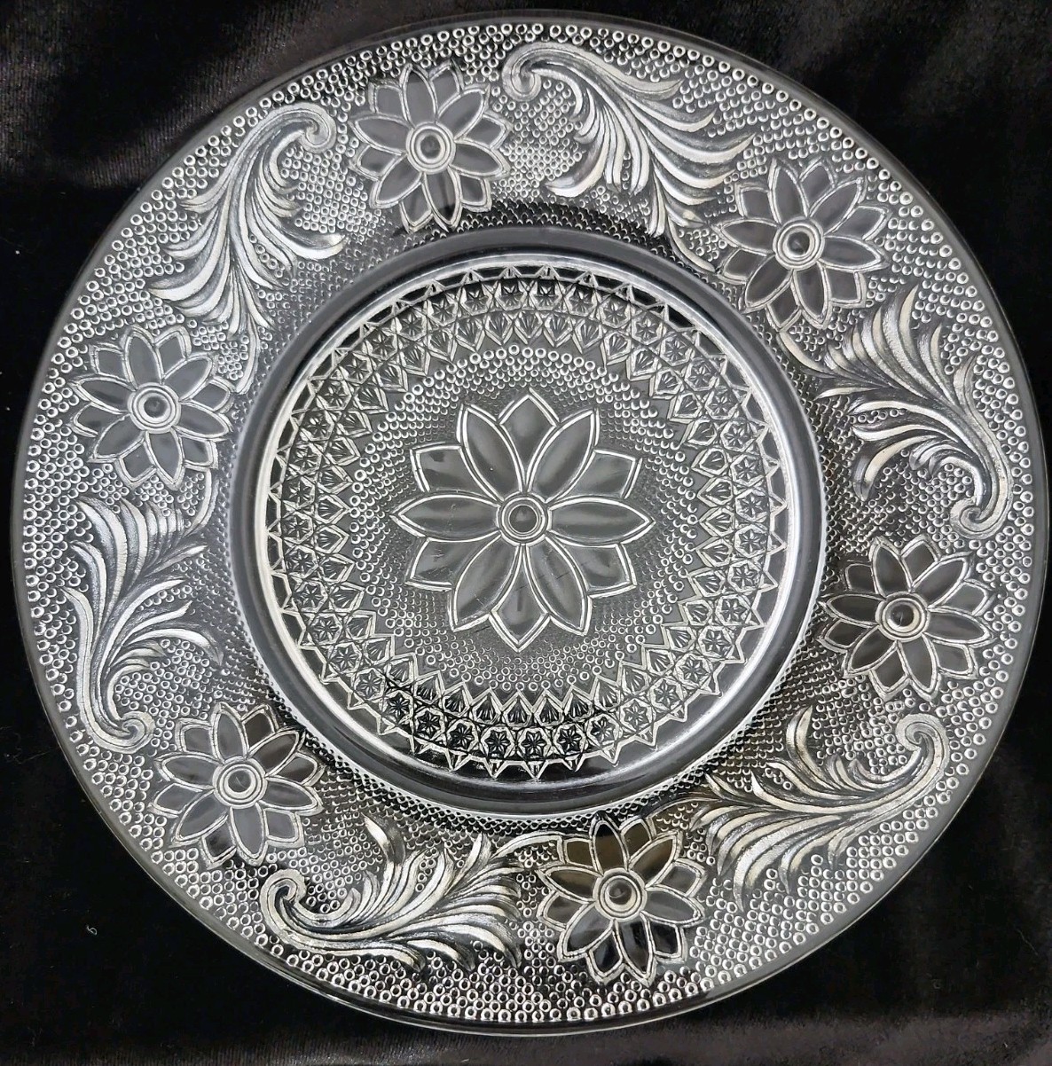 Vintage Indiana Tiara Sandwich Glass Sandwich Plates 8.25″ Wide – Set Of 5 EC